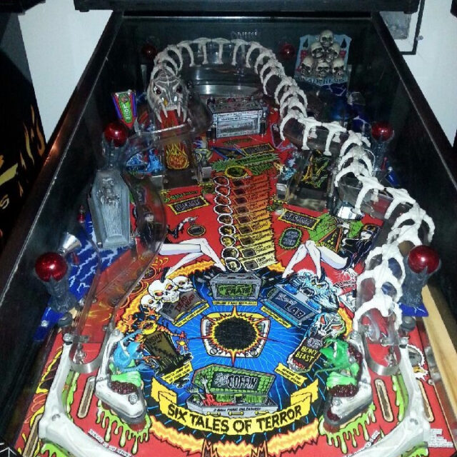 Scared Stiff Pinball Machine - Image 3
